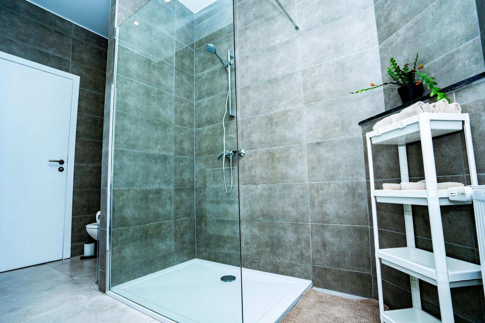 Chambre R0 Avec Salle De Bain Partagee Pres De L'Hopital De La Citadelle A リエージュ エクステリア 写真
